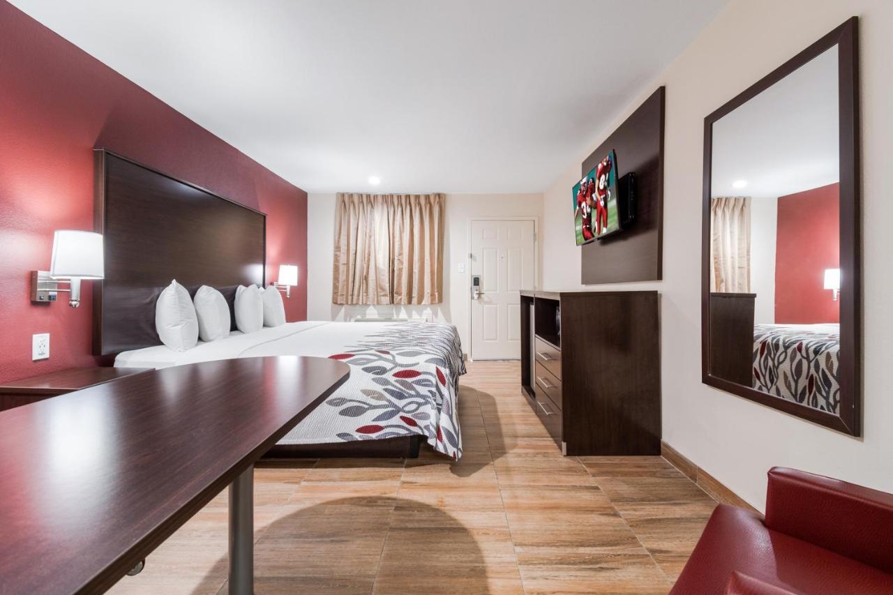 Red Roof Inn Houston - Spring North Экстерьер фото