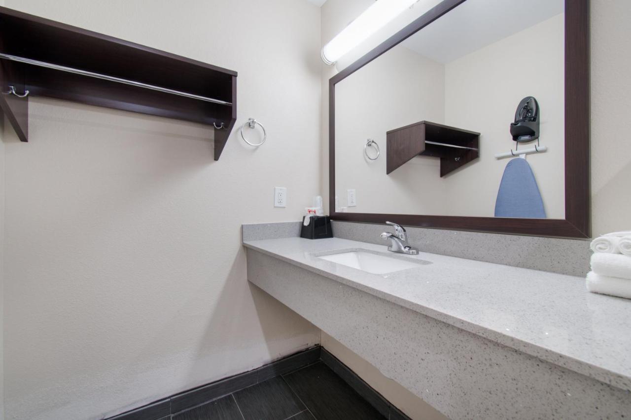 Red Roof Inn Houston - Spring North Экстерьер фото