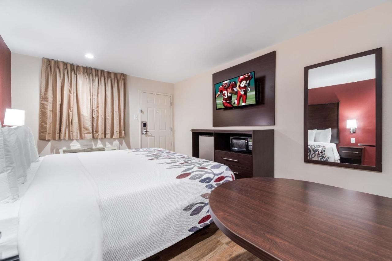 Red Roof Inn Houston - Spring North Экстерьер фото