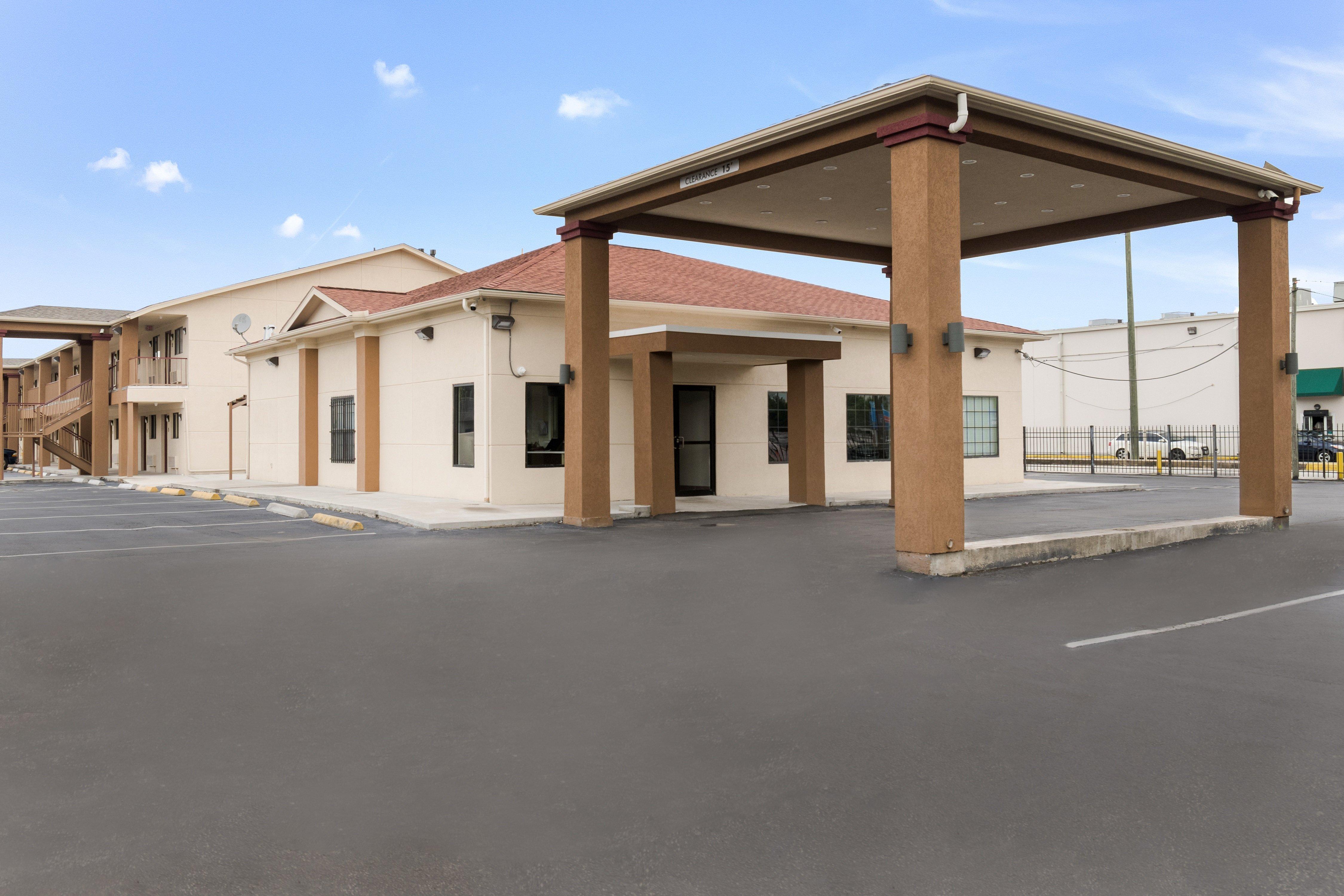 Red Roof Inn Houston - Spring North Экстерьер фото